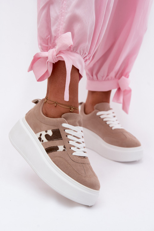 Scarpe modello sneakers Femminile con una piattaformaImitacji dalla pelle scamosciatau Łaty beige Averin