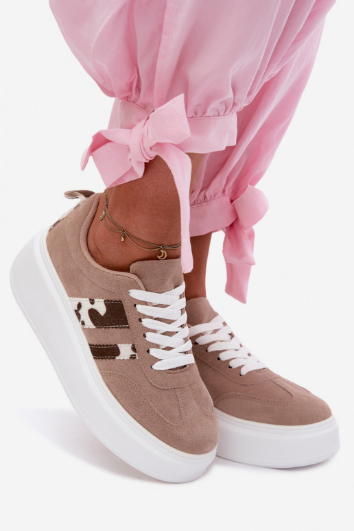 Scarpe modello sneakers Femminile con una piattaformaImitacji dalla pelle scamosciatau Łaty beige Averin