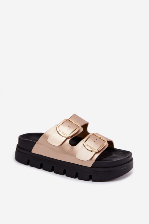 Pantofole da doncon una piattaforma con fibbie Lee Cooper LCIN-26-35-4462L colore dorato