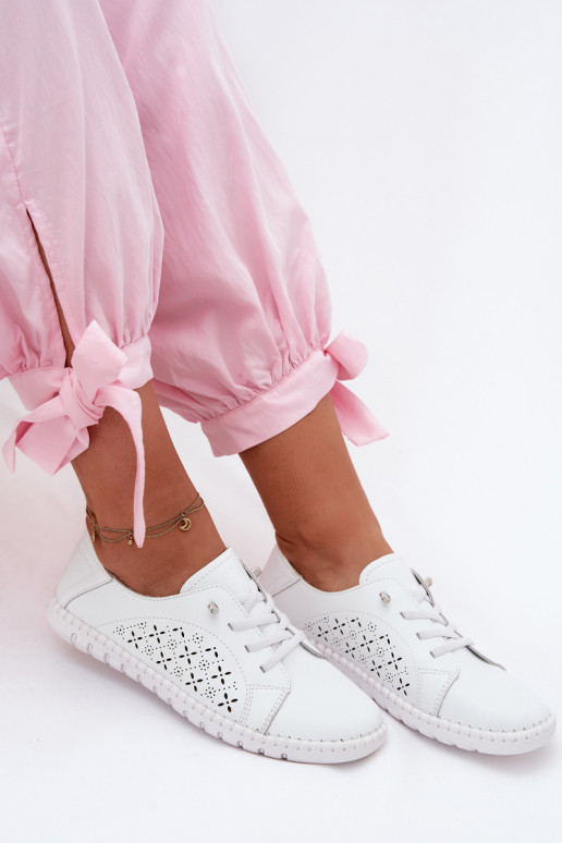 Scarpe con elementi traforati in pelle naturale di colore bianco Flaria