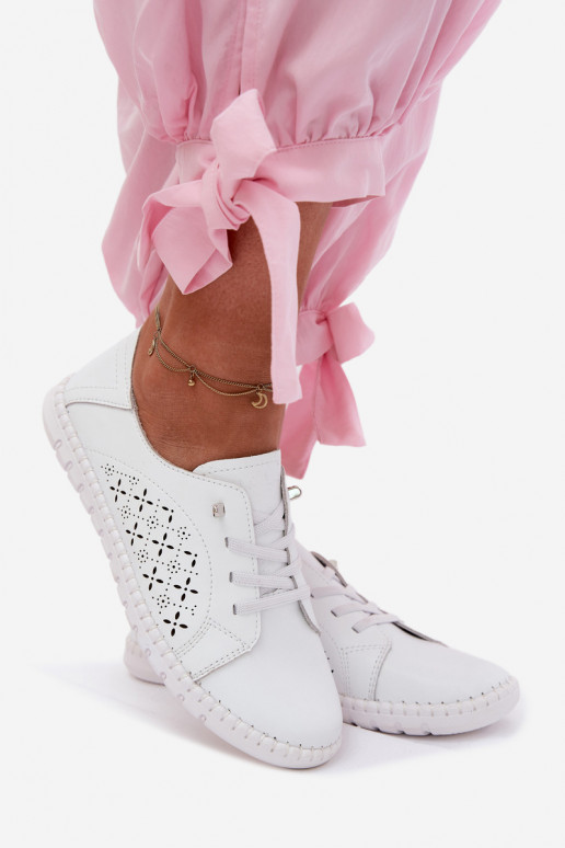 Scarpe con elementi traforati in pelle naturale di colore bianco Flaria