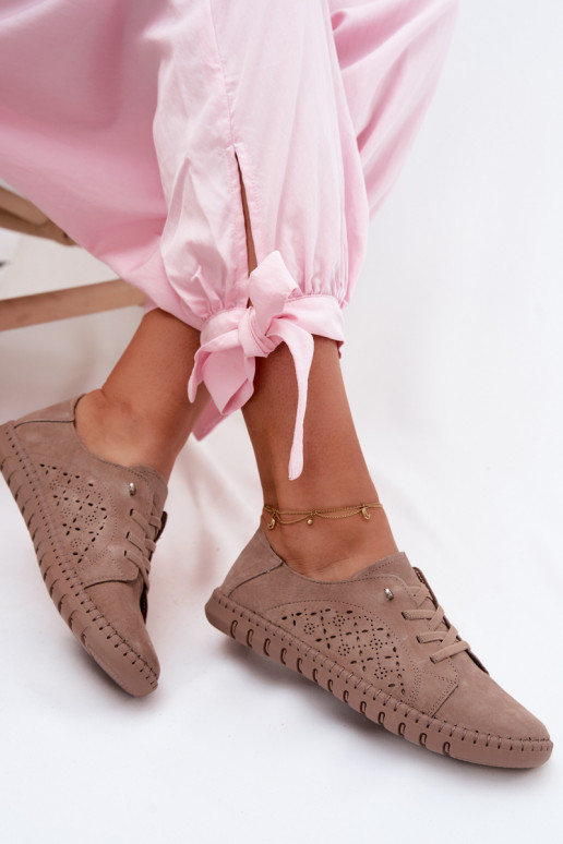 Scarpe con elementi traforati in suede sintetico color sabbia Flaria