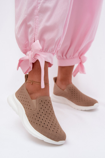Scarpe slip-on con elementi traforati in suede sintetico color sabbia Geressa