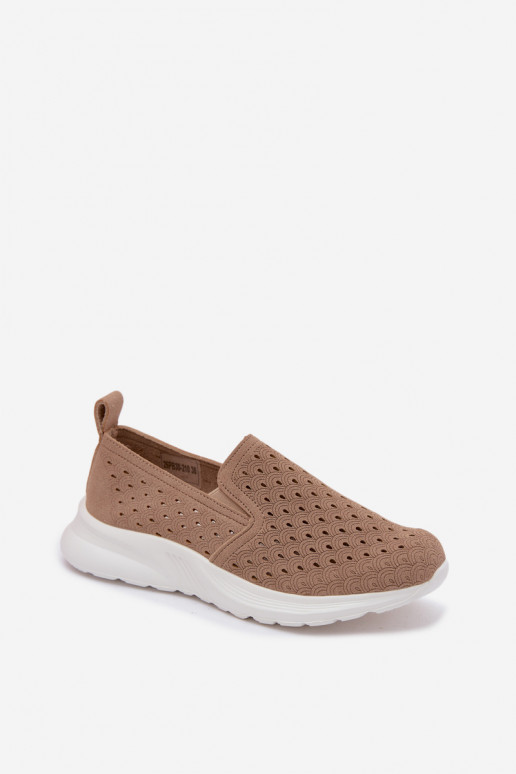 Scarpe slip-on con elementi traforati in suede sintetico color sabbia Geressa