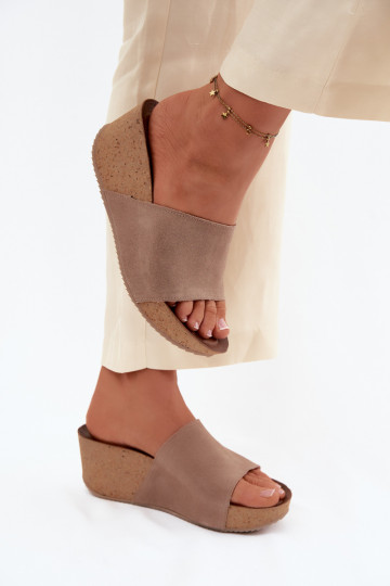Pantofole da donna in suede sintetico su suola di sughero color sabbia Zazoo 40311