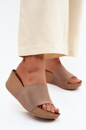 Pantofole da donna in suede sintetico su suola di sughero color sabbia Zazoo 40311 2