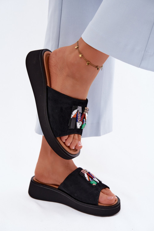 Pelle Pantofole da donna in pelle scamosciata con ornamenti con una piattaforma Vinceza 66942 colore nero