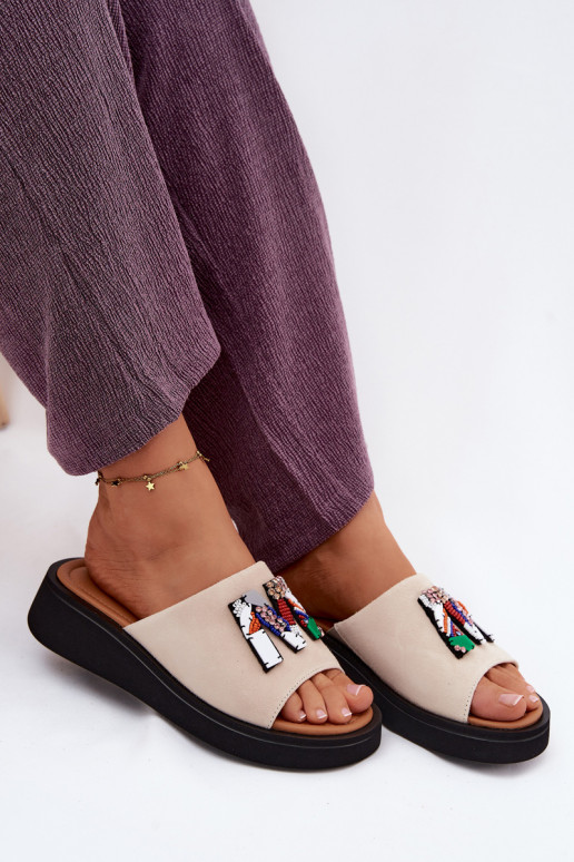 Pelle Pantofole da donna in pelle scamosciata con ornamenti con una piattaforma Vinceza 66942 beige