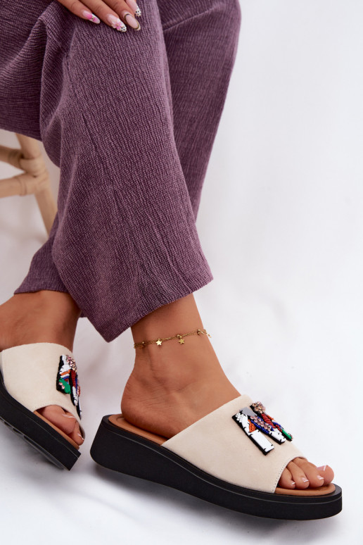 Pelle Pantofole da donna in pelle scamosciata con ornamenti con una piattaforma Vinceza 66942 beige