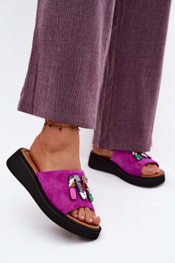 Pantofole da donna in suede sintetico con ornamenti e piattaforma Vinceza 66942 color rosa