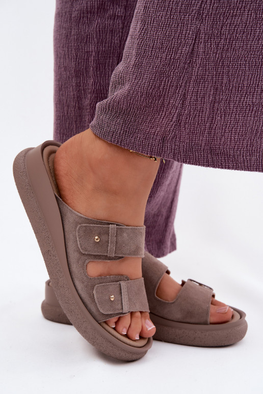 Pelle Pantofole da donna in pelle scamosciata con una piattaforma Vinceza 66916 beige