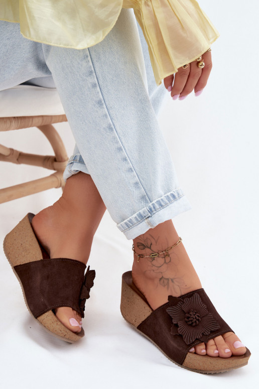 Pelle Pantofole da donna in pelle scamosciata con una piattaforma Con decorazioni con fioriem Zazoo 40312 CzekoladoAe