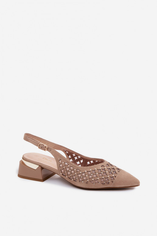 Sandali in suede color sabbia con elementi traforati e rete Klocke D&A