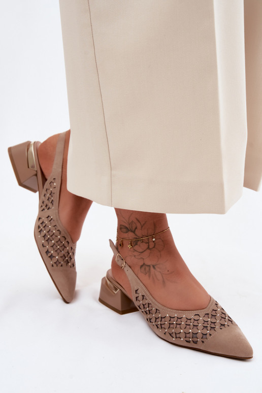 Sandali in suede color sabbia con elementi traforati e rete Klocke D&A