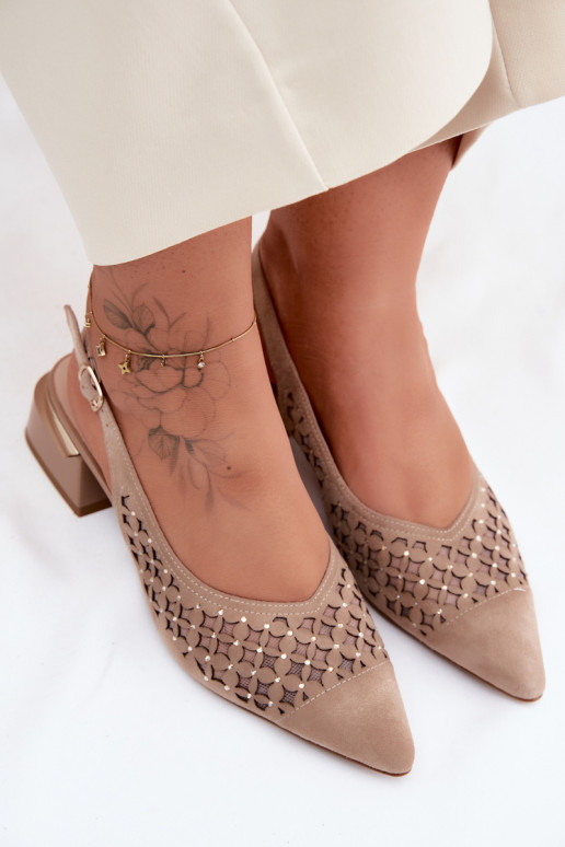 Sandali in suede color sabbia con elementi traforati e rete Klocke D&A