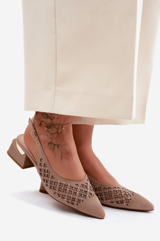 Sandali in suede color sabbia con elementi traforati e rete Klocke D&A