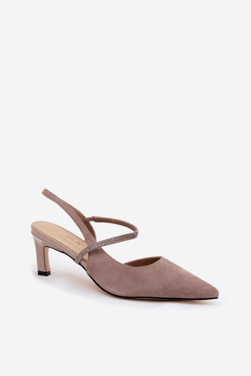Décolleté in suede color sabbia eleganti con cinturini decorativi D&A