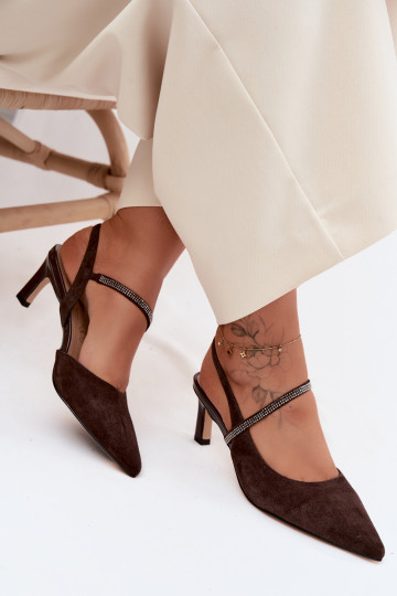 Décolleté in suede color cioccolato eleganti con cinturini decorativi D&A