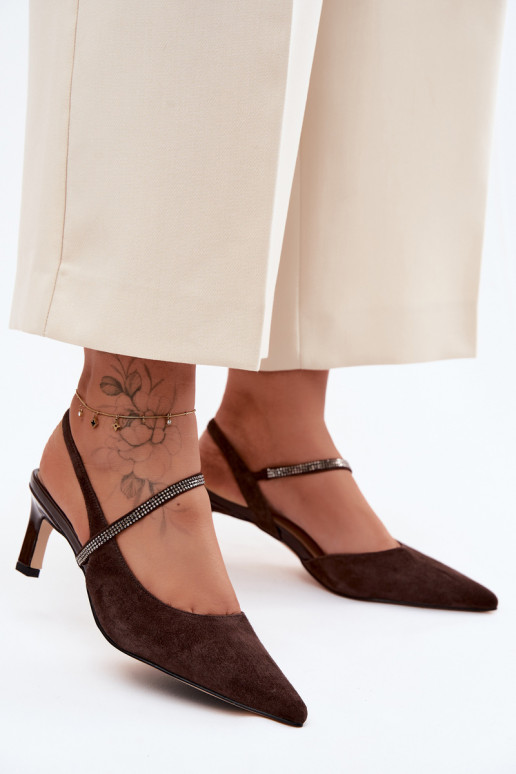 Décolleté in suede color cioccolato eleganti con cinturini decorativi D&A