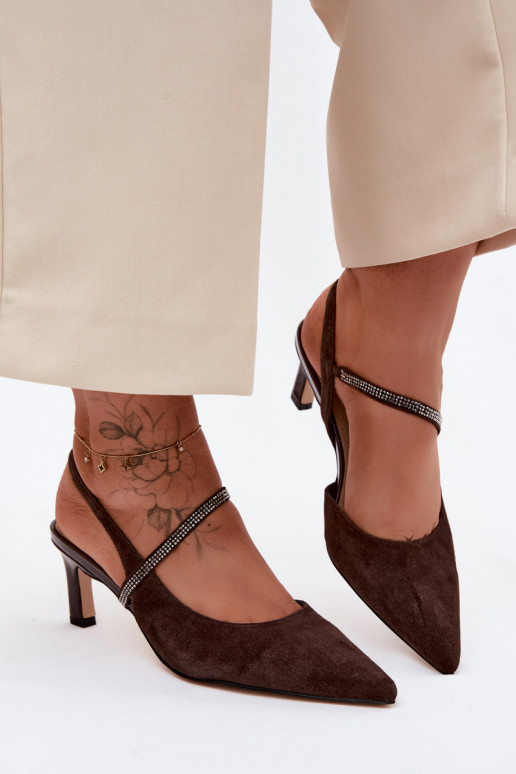 Décolleté in suede color cioccolato eleganti con cinturini decorativi D&A