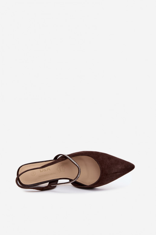 Décolleté in suede color cioccolato eleganti con cinturini decorativi D&A