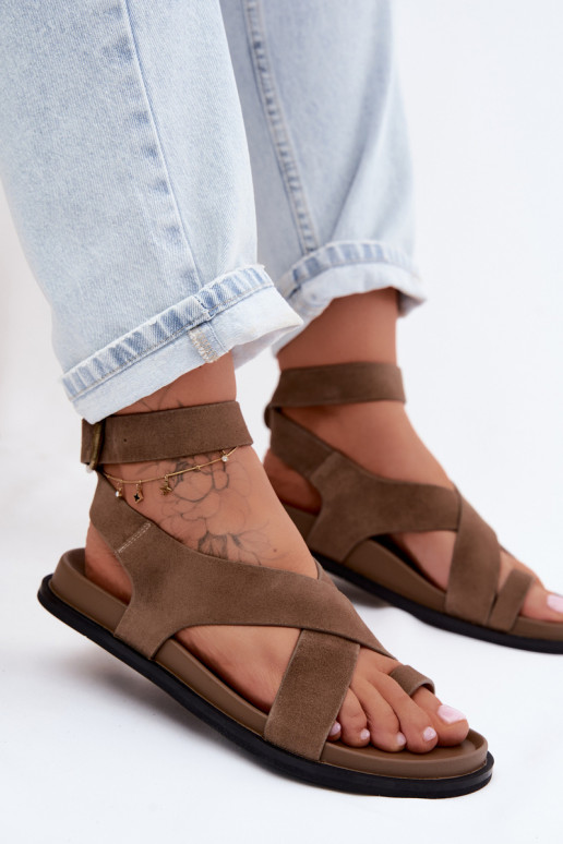 Sandali piatti in suede sintetico color sabbia