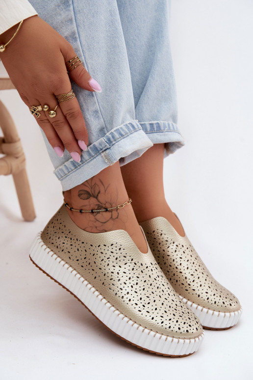 con elementi traforati Un modello convincente scarpe con una piattaforma colore dorato Glamma