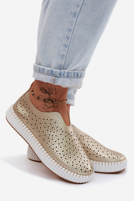 con elementi traforati Un modello convincente scarpe con una piattaforma colore dorato Glamma