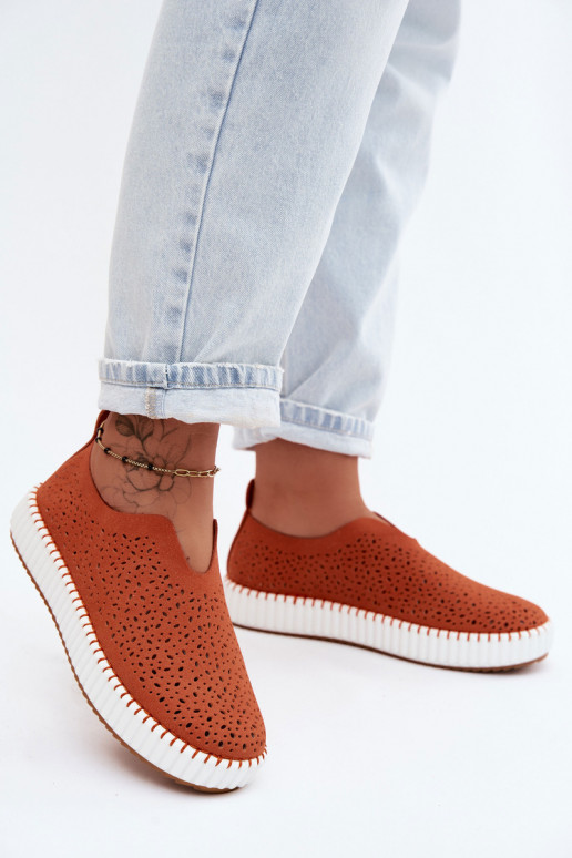 con elementi traforati Un modello convincente scarpe con una piattaforma colore arancione Glamma