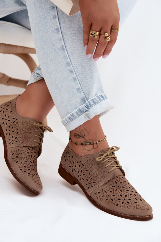 Pelle dalla pelle scamosciata scarpe Femminile con elementi traforati con tacchi larghi Zazoo 4156 colore cappuccino