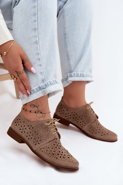 Pelle dalla pelle scamosciata scarpe Femminile con elementi traforati con tacchi larghi Zazoo 4156 colore cappuccino
