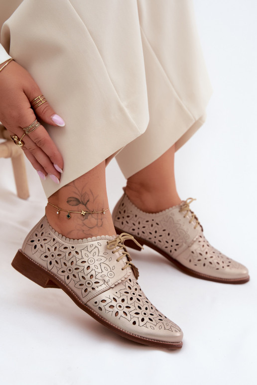 Scarpe in pelle con elementi in pizzo e tacco largo dorato