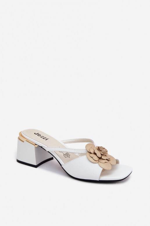 Pantofole in pelle con fiore e tacco bianco Catva