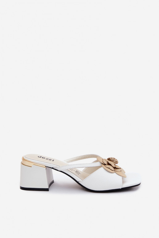Pantofole in pelle con fiore e tacco bianco Catva