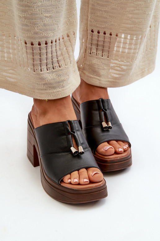 Pantofole da donna in ecopelle con una piattaforma I Klocku colore nero Dafira