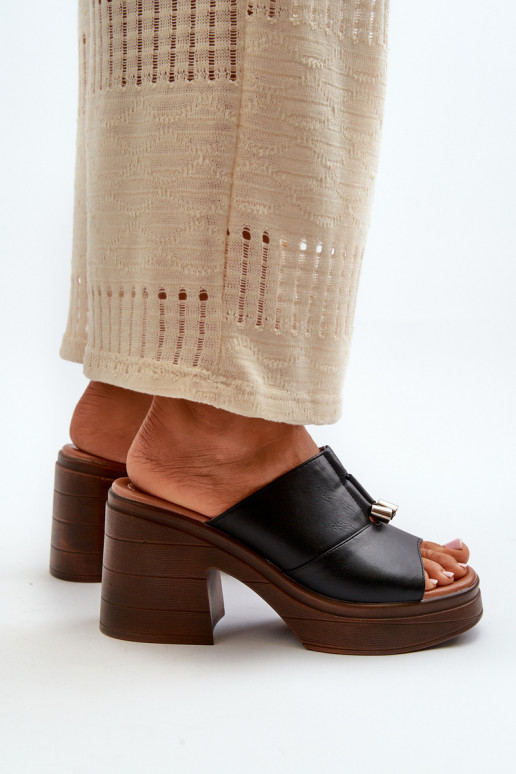 Pantofole da donna in ecopelle con una piattaforma I Klocku colore nero Dafira