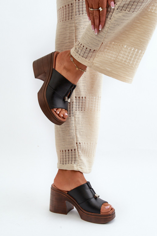 Pantofole da donna in ecopelle con una piattaforma I Klocku colore nero Dafira