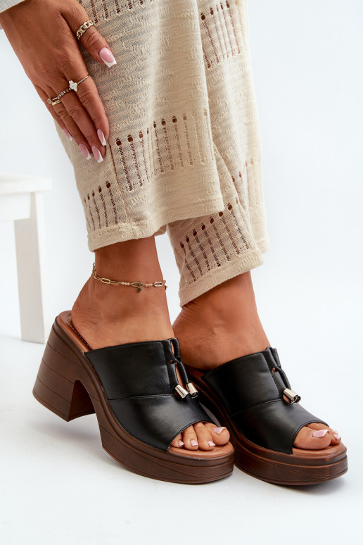 Pantofole da donna in ecopelle con una piattaforma I Klocku colore nero Dafira