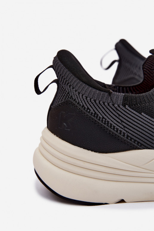 scarpe da ginnastica per uomo  Scarpe modello sneakers Un modello convincente con una piattaforma Kobbo 102421 colore nero