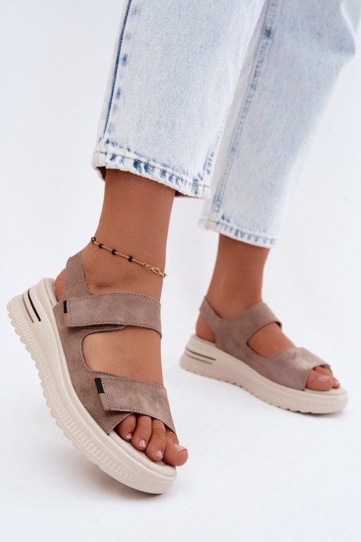 Sandali con piattaforma da donna in ecopelle scamosciata color sabbia Peria