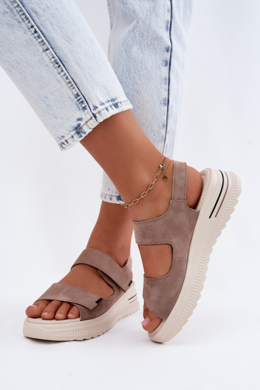 Pelle Sandali da donna in camoscio con una piattaforma beige Peria