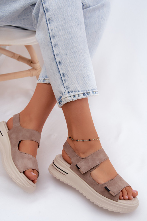 Pelle Sandali da donna in camoscio con una piattaforma beige Peria
