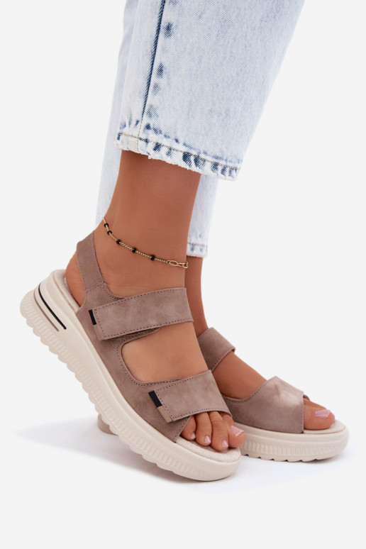 Sandali con piattaforma da donna in ecopelle scamosciata color sabbia Peria