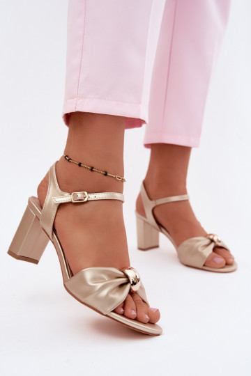 Sandali da donna in ecopelle con tacco color oro Spella 2