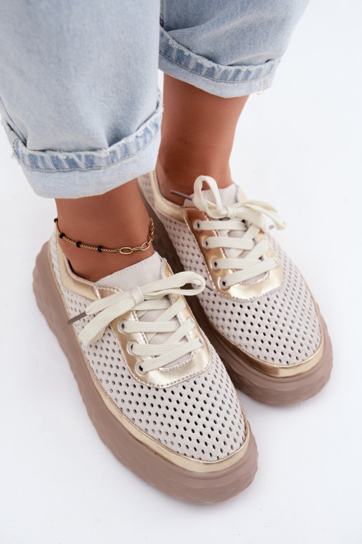 Pelle dalla pelle scamosciata scarpe Femminile con una piattaforma con elementi traforati beige Lessa