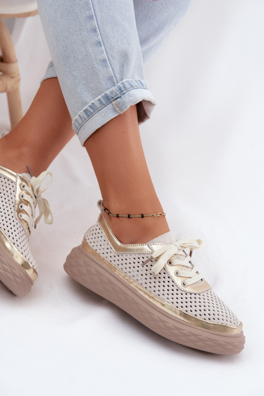 Pelle dalla pelle scamosciata scarpe Femminile con una piattaforma con elementi traforati beige Lessa