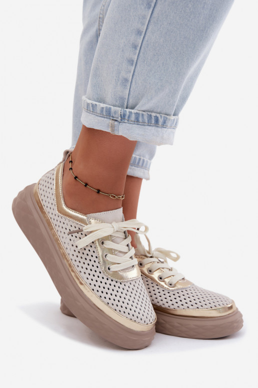 Pelle dalla pelle scamosciata scarpe Femminile con una piattaforma con elementi traforati beige Lessa
