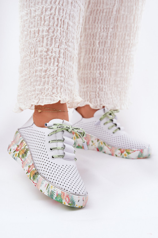 Pelle scarpe con una piattaforma con scritti Artiker 54C1807 Bianco-colore verde