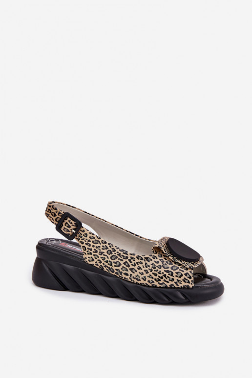 Sandali con elementi in pelle naturale su piattaforma con motivi leopardati Artiker 56C2186
