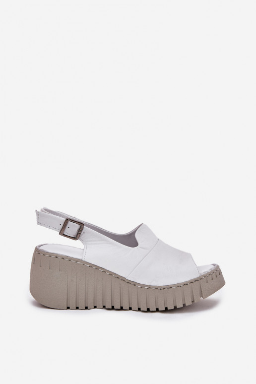 Sandali da donna con elementi in pelle naturale su piattaforma di colore bianco Artiker 54C0786